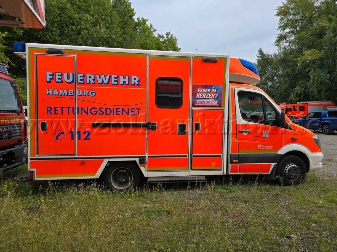 1 Mercedes Benz Sprinter mit RTW-Kofferaufbau (HH-2778) – foto 2 – kavel bij Zoll-Auktion, Hamburg