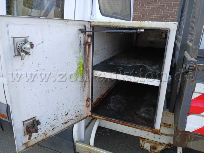 Staukasten hinterm Fahrerhaus