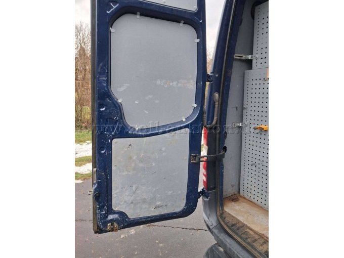 linke Heckklappe geöffnet