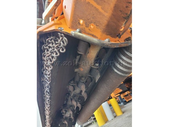 Gebrauchsspuren am Mähkopf Randstreifenmäher