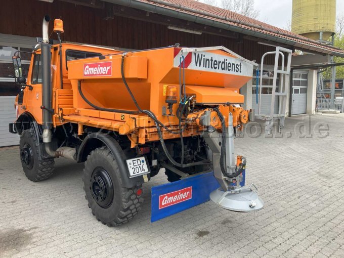 Unimog + Streugerät