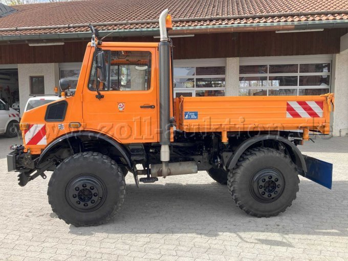 Unimog links außen