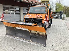 Unimog inkl. Schneepflug