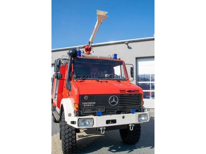 Front mit Dachmonitor