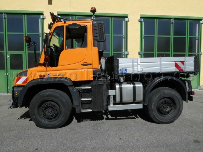1 Mercedes Benz Unimog U 430, gebraucht: Ansicht von links
