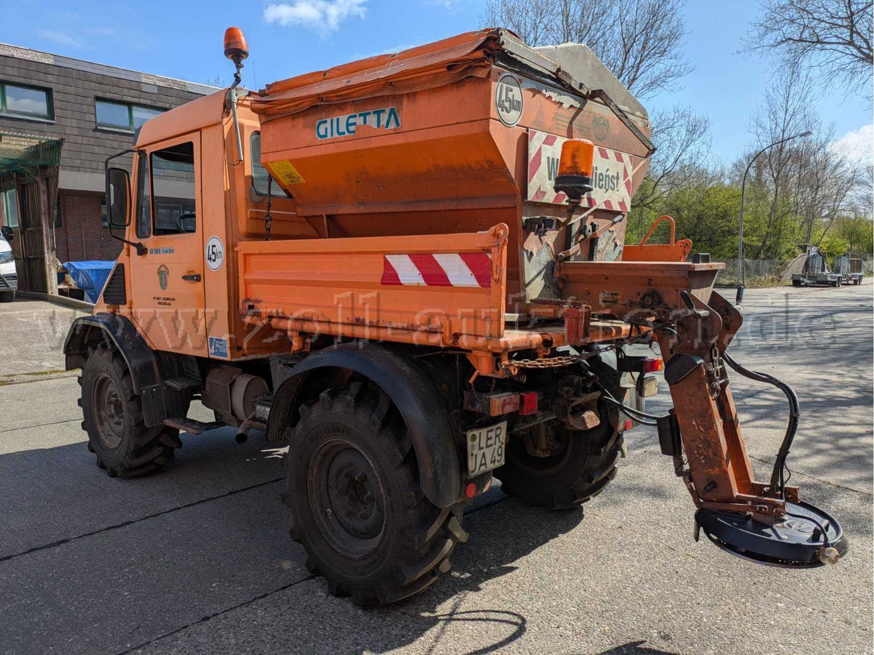 Unimog Fahrerseite