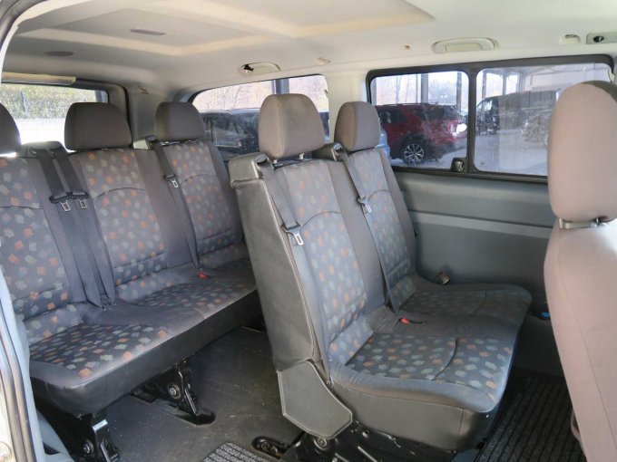 Fahrgastraum 2 Sitzreihen