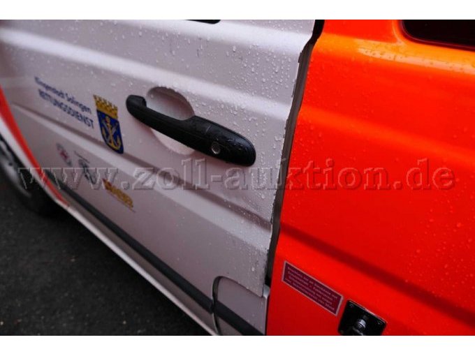 Ansicht der Schäden an der Fahrertür