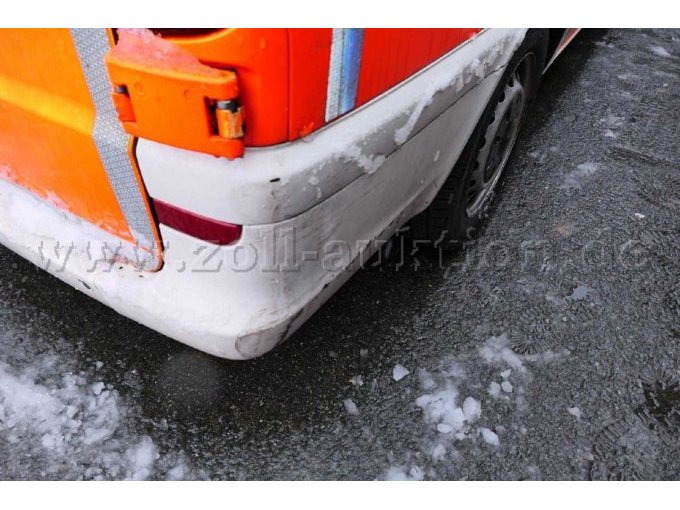 Lackschäden an der Ecke des Stoßfängers hinten rechts