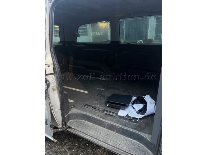 Fahrgastraum ohne Bestuhlung