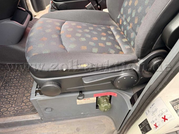 1 Mercedes-Benz Vito Compact 4x4, voormalig commandovoertuig – foto 10 – kavel bij Zoll-Auktion, Flensburg
