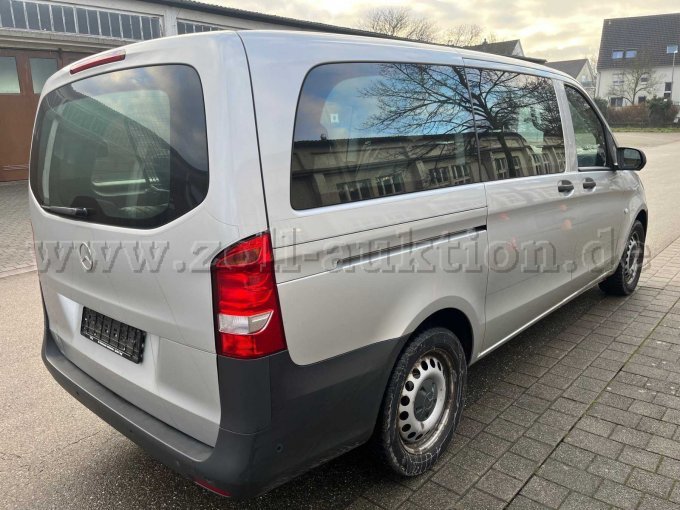 Fahrzeug hinten rechts