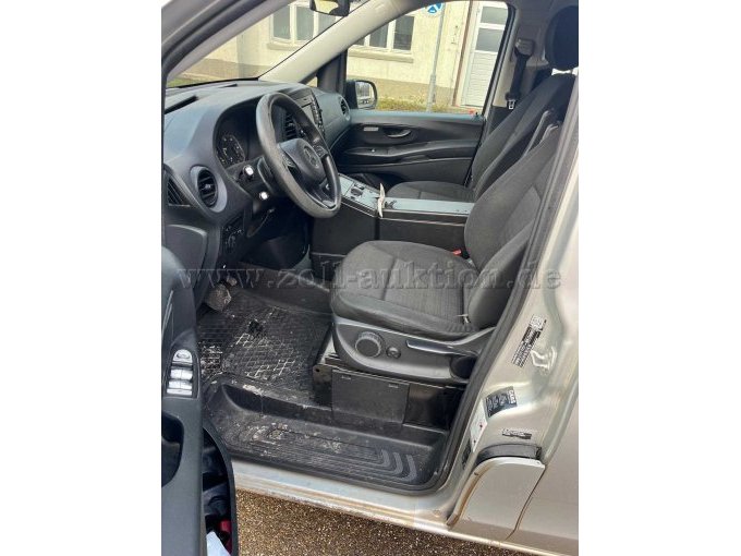 Einstieg Fahrerseite