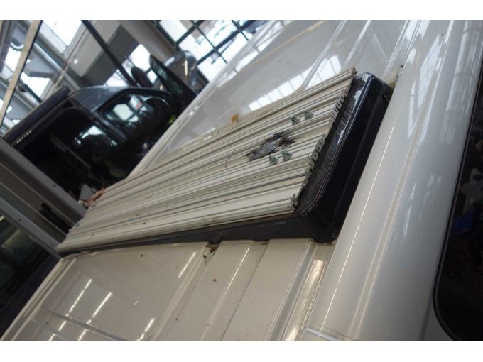 Halterung Blaulichtbalken auf Dach