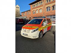 Vorne seitlich