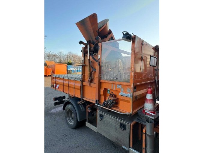 schräg seitlich rechts