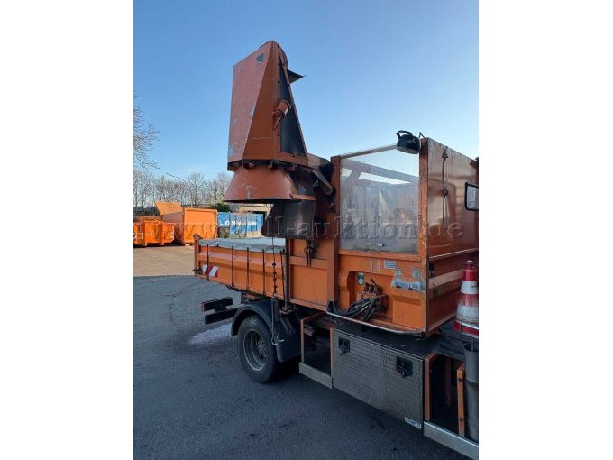 schräg seitlich rechts