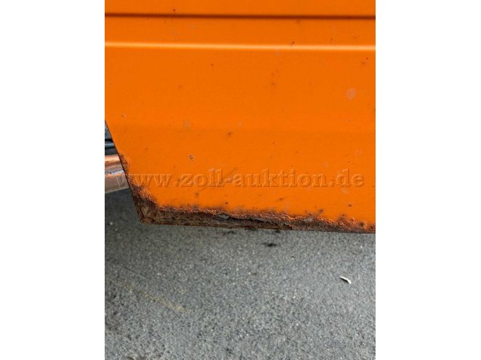 Tür links durchgerostet