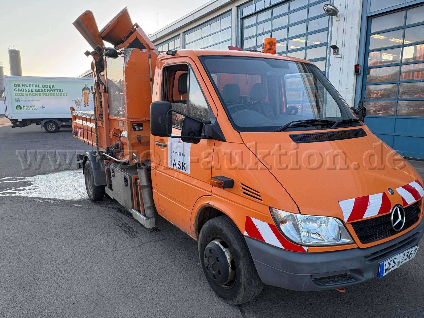 schräg vorne rechts