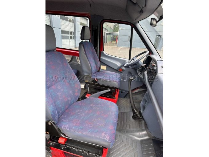 1 Mercedes Daimler-Benz Sprinter 208D 902 MTF Feuerwehr – foto 8 – kavel bij Zoll-Auktion, Löhne