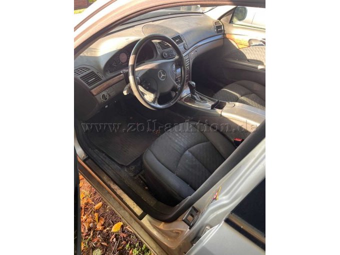 1 Mercedes E200 Kompressor Classic – foto 6 – kavel bij Zoll-Auktion, Wandlitz
