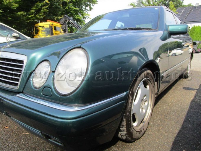 Mercedes Front links