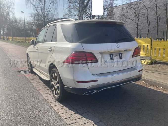 Heckansicht Fahrerseite mit Unfallschaden