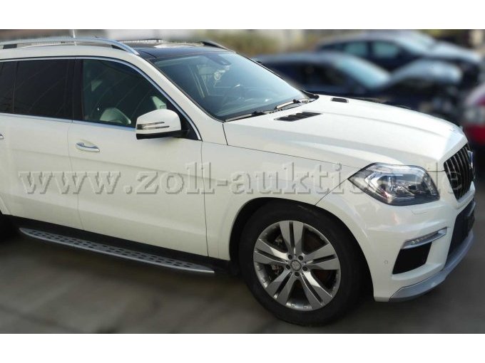 Mercedes GL Frontseitenansicht Beifahrerseite