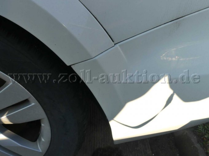 leicht verschobene Zierleiste am hinteren Radlauf Beifahrerseite