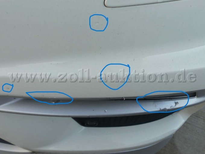 Steinschläge Fahrzeugfront (exemplarisch)