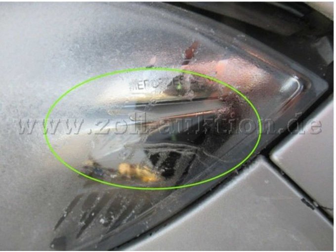 S
Scheinwerfer links gebrochen und verschrammt