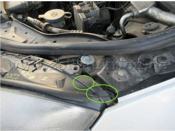 S
cheinwerfer links gebrochen und verschrammt