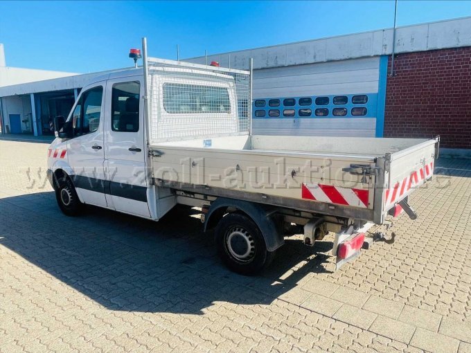 1 Mercedes Sprinter 310 CDI met dubbele cabine, driezijdige kiepwagen – foto 4 – kavel bij Zoll-Auktion, Speyer