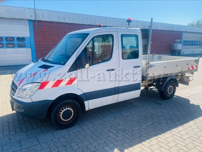 1 Mercedes Sprinter 310 CDI met dubbele cabine, driezijdige kiepwagen – foto 2 – kavel bij Zoll-Auktion, Speyer