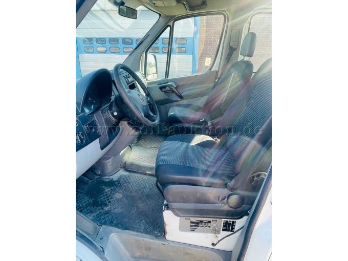 1 Mercedes Sprinter 310 CDI met dubbele cabine, driezijdige kiepwagen – foto 10 – kavel bij Zoll-Auktion, Speyer