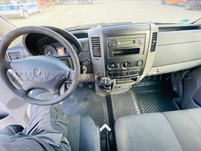 Sprinter Innen mit Armaturen