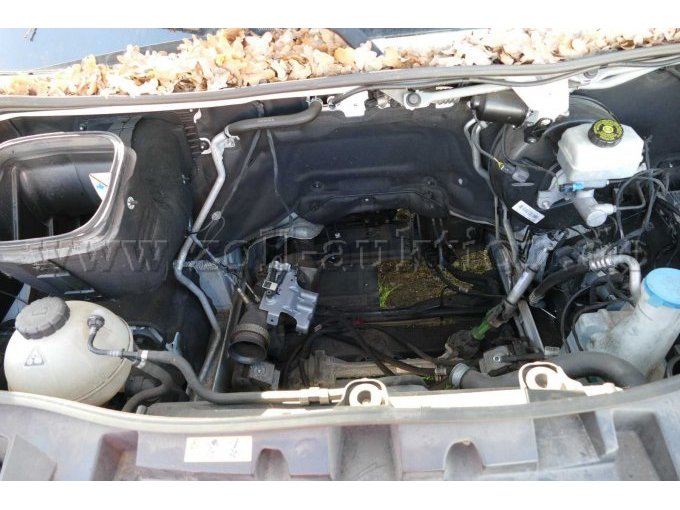 Motorraum / Motor u. Getriebe fehlen