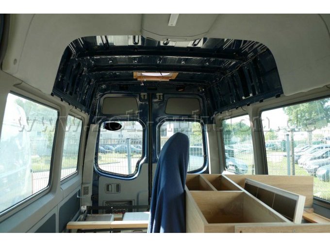 1 zelfgebouwde Mercedes Sprinter-camper, onvoltooid / ongeval-en knutselvoertuig – foto 12 – kavel bij Zoll-Auktion, Wandlitz