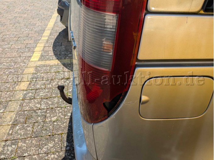 Rücklicht beschädigt und Kratzer rund um Tankdeckel