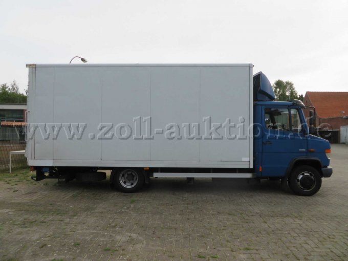 1 Mercedes Vario 816 D (kofferopbouw, hefplatform), defecte versnellingsbak – foto 2 – kavel bij Zoll-Auktion, Vechta
