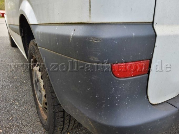Stoßfänger hinten gerissen und zerkratzt