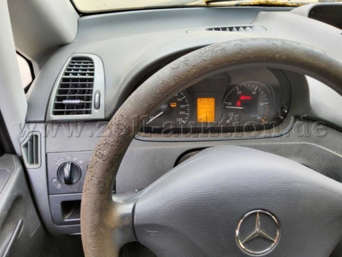 Innenraum Lenkrad beschädigt