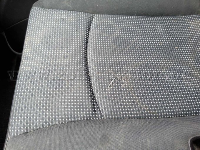 Innenraum Beifahrersitz gerissen