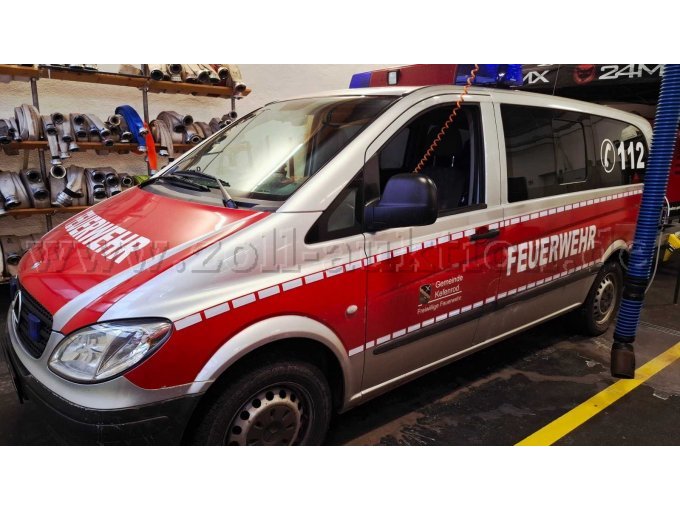 Teilfrontsicht, sowie linke Fahrzeugseite