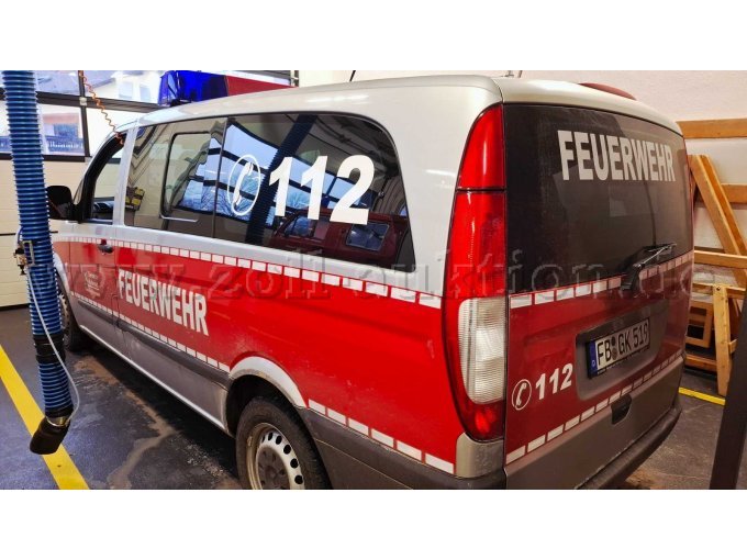 Teilhecksicht sowie linke Fahrzeugseite