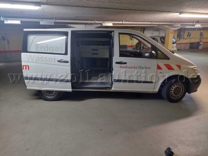 Beifahrerseite mit geöffneter Seitentür