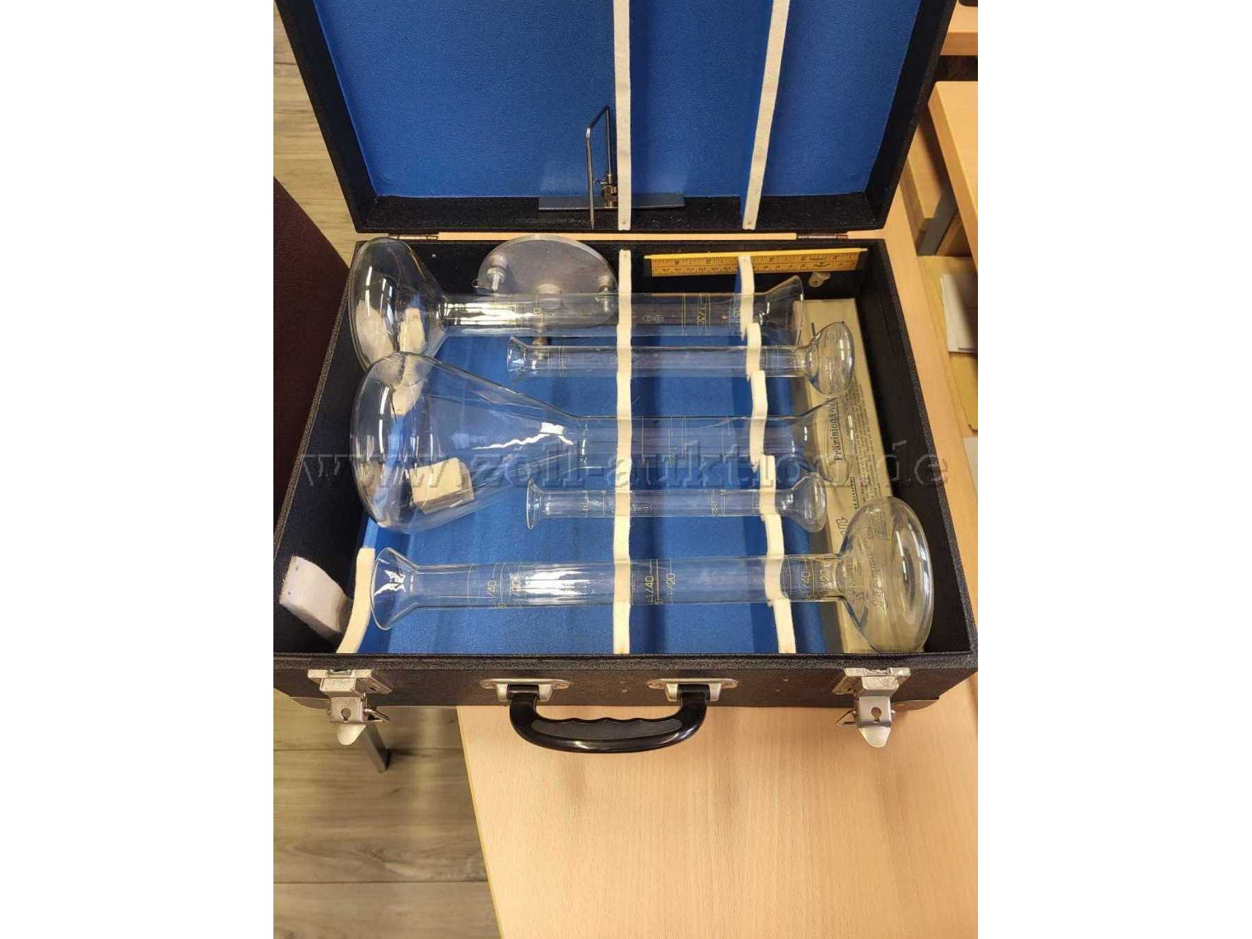 Koffer mit kompletten Inhalt