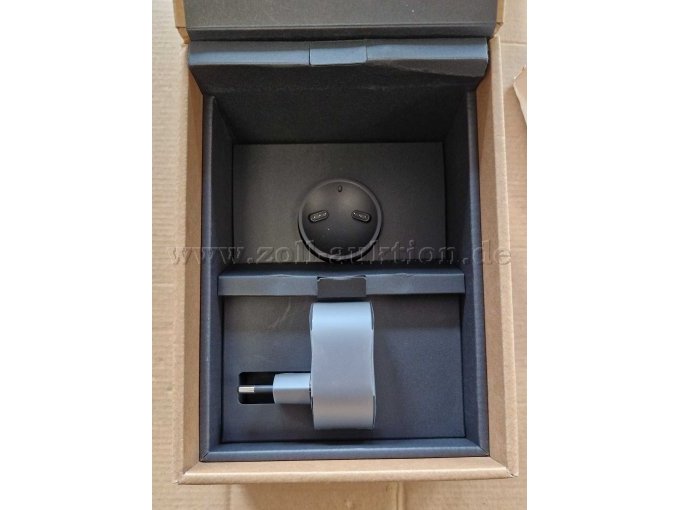 Verpackung mit Ladestation und Universalnetzteil
