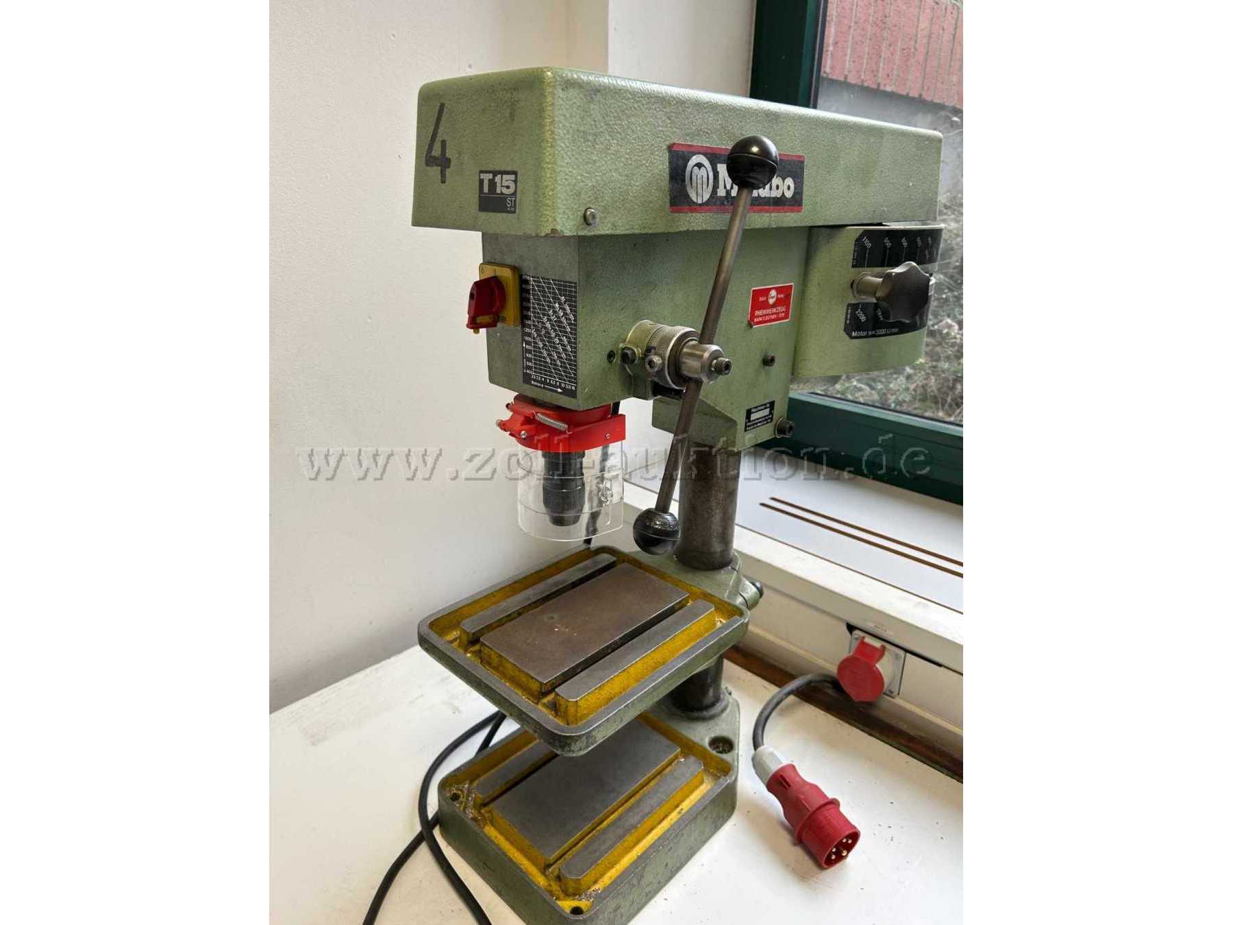 Metabo T15 Tischbohrmaschine - Ansicht seitlich rechts