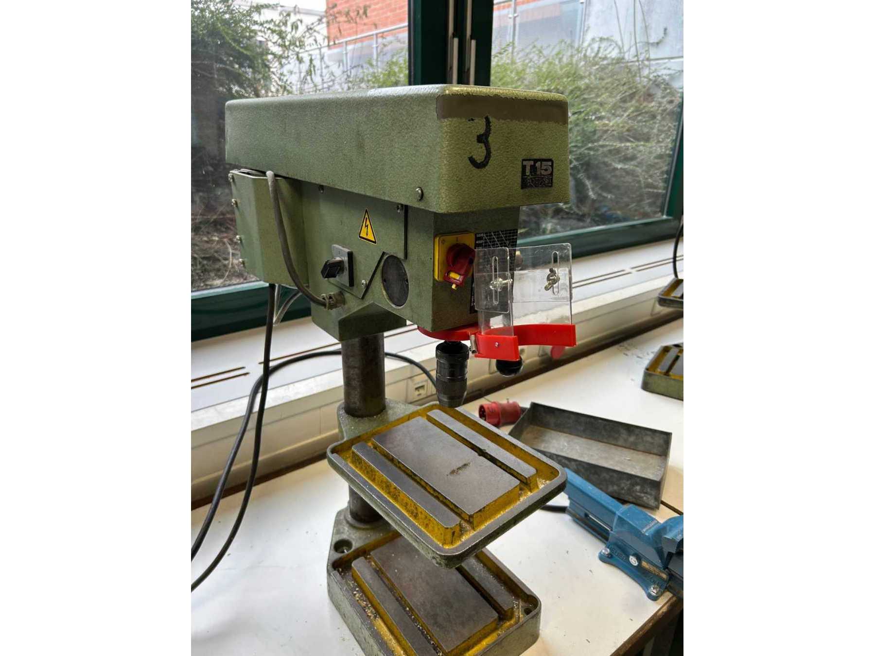 Metabo T15 Tischbohrmaschine - Ansicht seitlich links